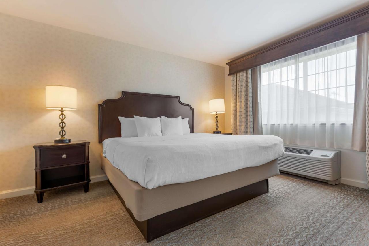 Western Vineyard And Hotel